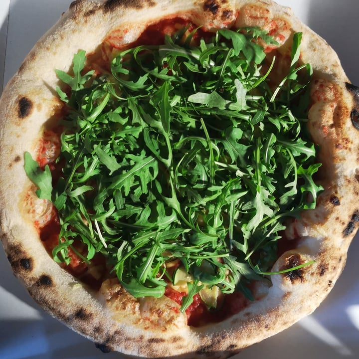photo of Pizzerija Fuoriseria Pizza Rukolca - Vegan Arugula Pizza shared by @kimviz on  28 Apr 2022 - review