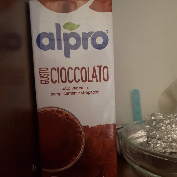 review photo of Alpro Chocolate Flavored Soya Milk shared by @gessica97 on 11 Mar 2022 - review