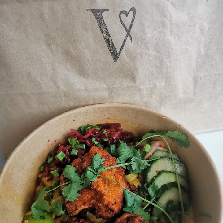 photo of Vegan Restoran V Crispy breaded cauliflower in slightly spicy curry sauce with rice noodles shared by @malaff on  02 Jun 2022 - review