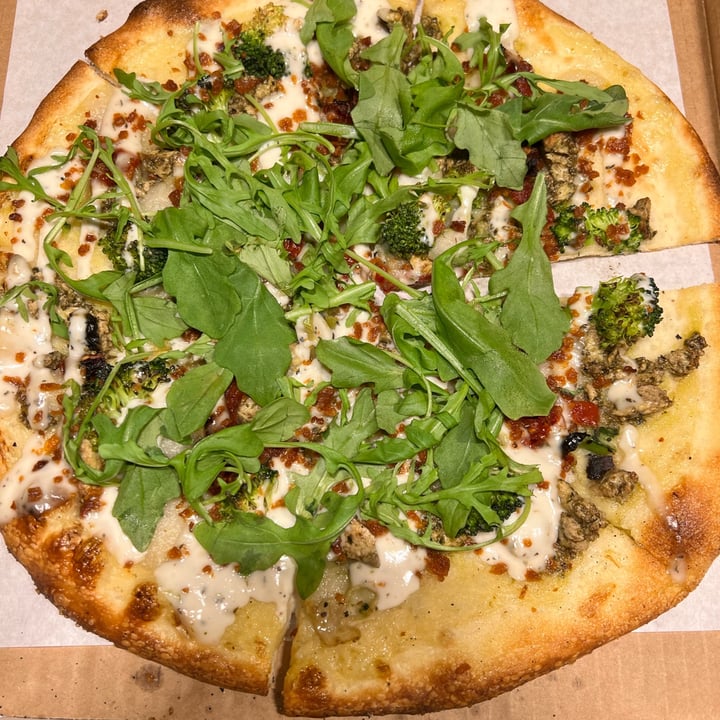 photo of Virtuous Pie Pesto CBR Pizza shared by @veganmika on  08 Jan 2022 - review