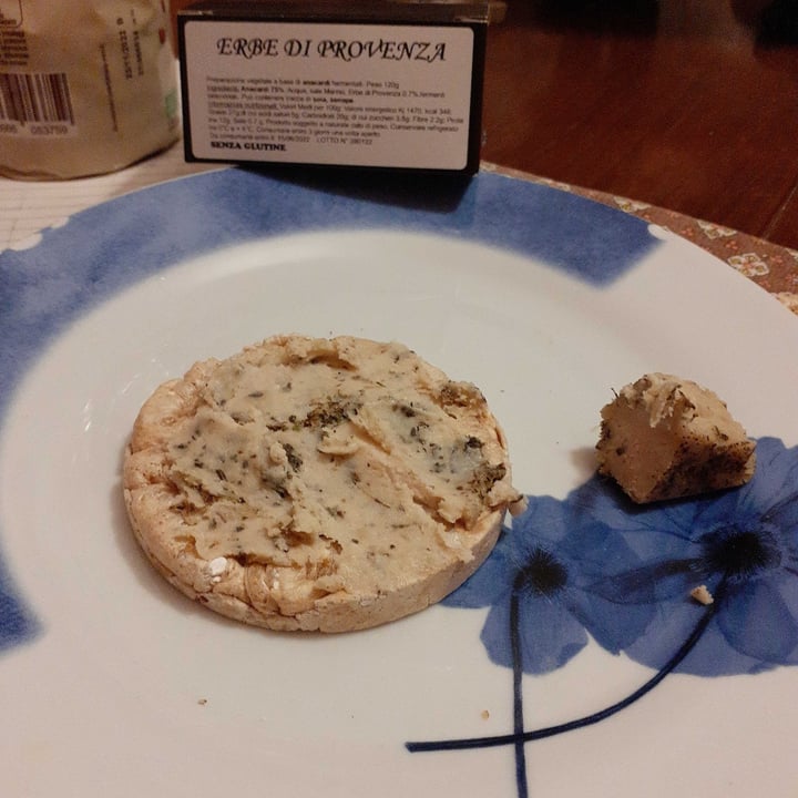 photo of Il CashewFicio Cashewttina alle Erbe di Provenza shared by @ambrina on  10 Apr 2022 - review