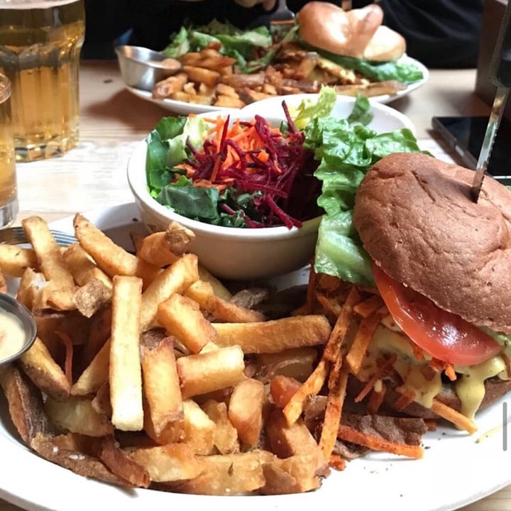 photo of MeeT in Gastown Mucho Gusto Burger shared by @broccolizzo on  11 Dec 2020 - review