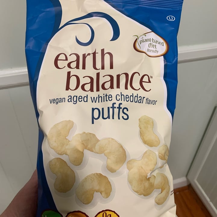 photo of Earth Balance Aged White Cheddar Vegan Puffs shared by @onehungryvegan on  25 Feb 2022 - review