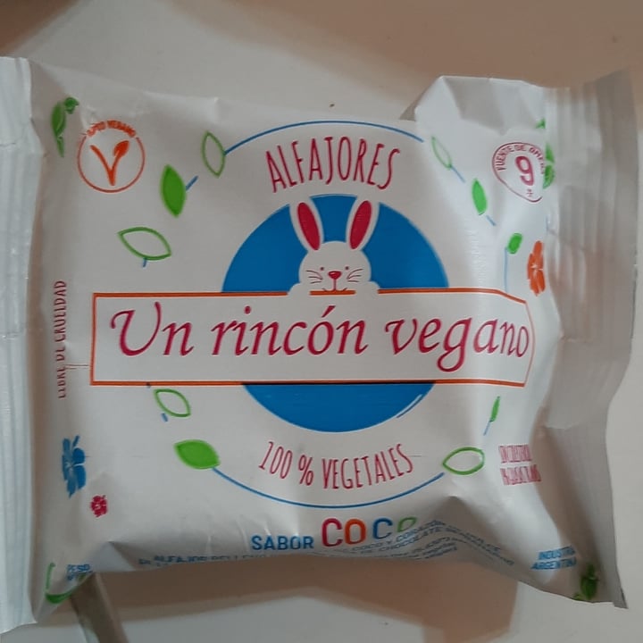 review photo of Un Rincón Vegano Alfajor de Coco shared by @celinalisette on 06 Jun 2020 - review