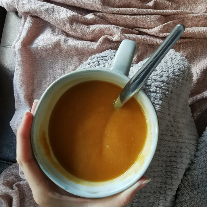 review photo of Woolworths Spicy Carrot And Red Lentil Soup (Canned) shared by @biancaleejardim on 15 Feb 2021 - review