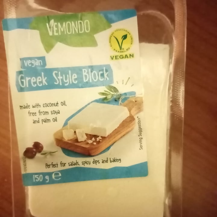 photo of Vemondo Vegan Greek Style Block shared by @valeagnesone on  25 Jan 2022 - review