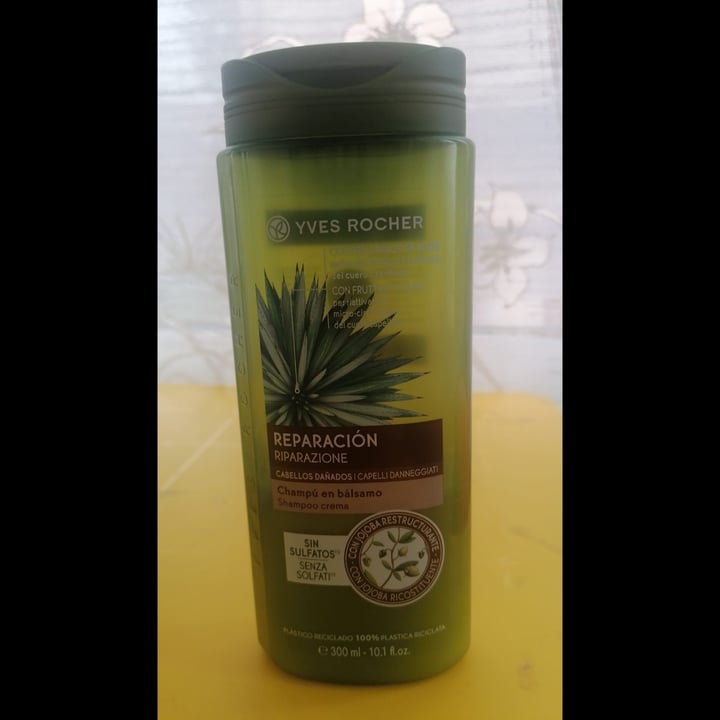 photo of Yves rocher Shampoo crema Riparazione shared by @giusicc on  15 Apr 2022 - review