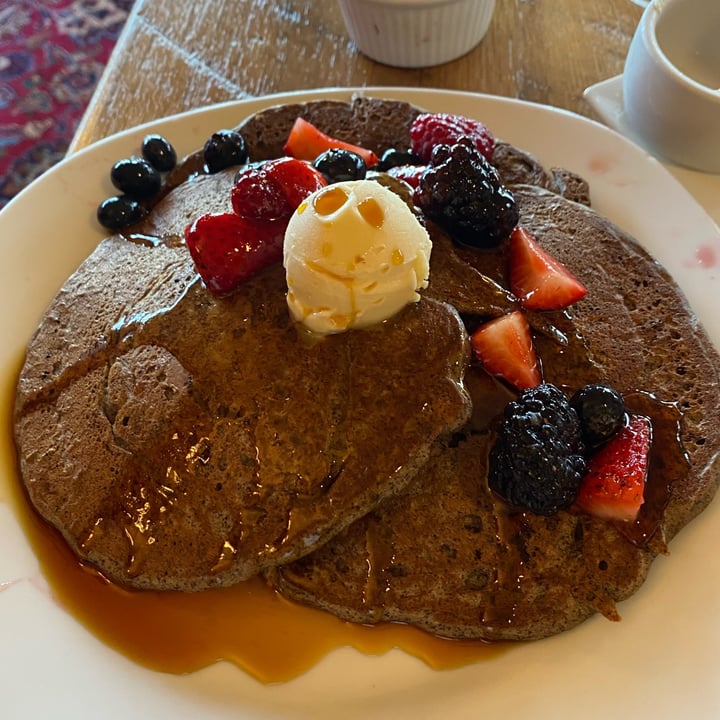photo of Ravens Restaurant Pancakes shared by @veganpetite on  25 Sep 2022 - review
