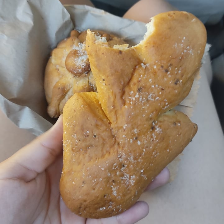 review photo of Vegano EntreZankas Pan de Muerto shared by @morganvegan13 on 15 Oct 2021 - review