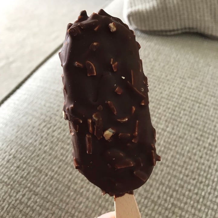 review photo of Magnum Magnum Vegan Almond shared by @emilyyyy on 15 Sep 2021 - review