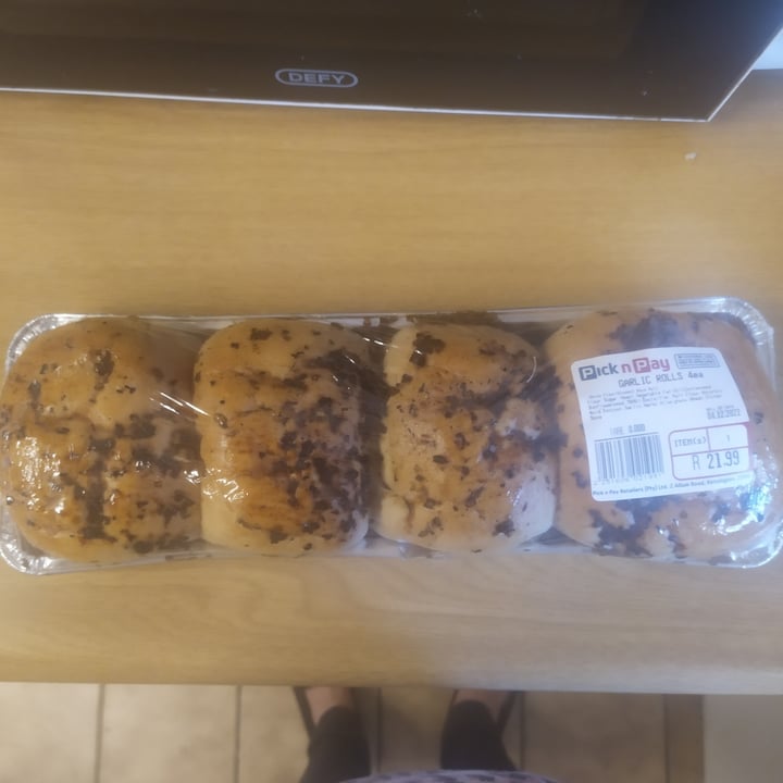 review photo of Pick n Pay Garlic Roll shared by @michthevegan on 05 Dec 2022 - review