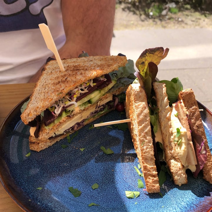 photo of HAPPENPAPPEN Nocado sandwich shared by @franciiotto on  17 Apr 2022 - review