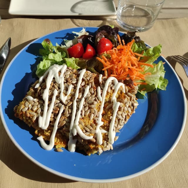 Photo of the dish “Pastís de mill amb verduretes i llentia vermella”