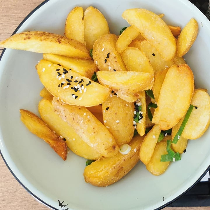 photo of Lekker Vegan Kloof Wedge Chips shared by @veganpower001 on  30 Jun 2022 - review