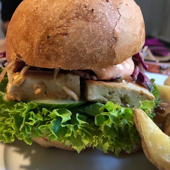photo of HOLY COW Lounge Tofu Burger shared by @dory on  14 Sep 2021 - review