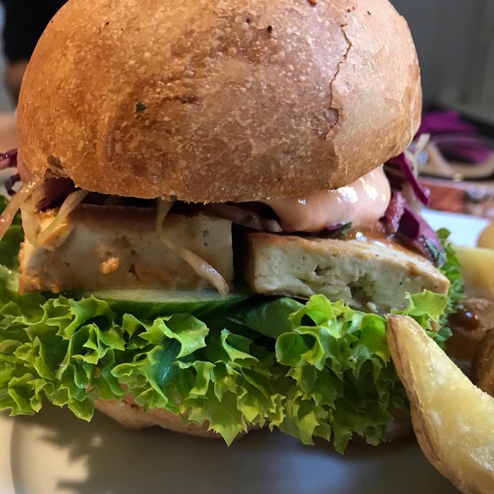 review photo of HOLY COW Lounge Tofu Burger shared by @dory on 14 Sep 2021 - review