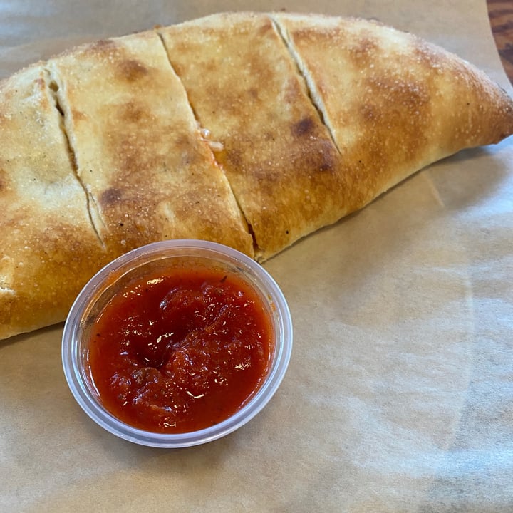 photo of Vegan Pizza Pepperoni And Cheese Calzone shared by @monicaffac on  08 Mar 2022 - review