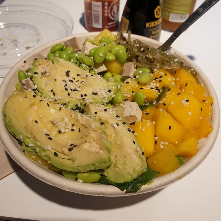 photo of MA'LOA Poke bowl Poke Bowl shared by @kiaracano on  31 Oct 2020 - review