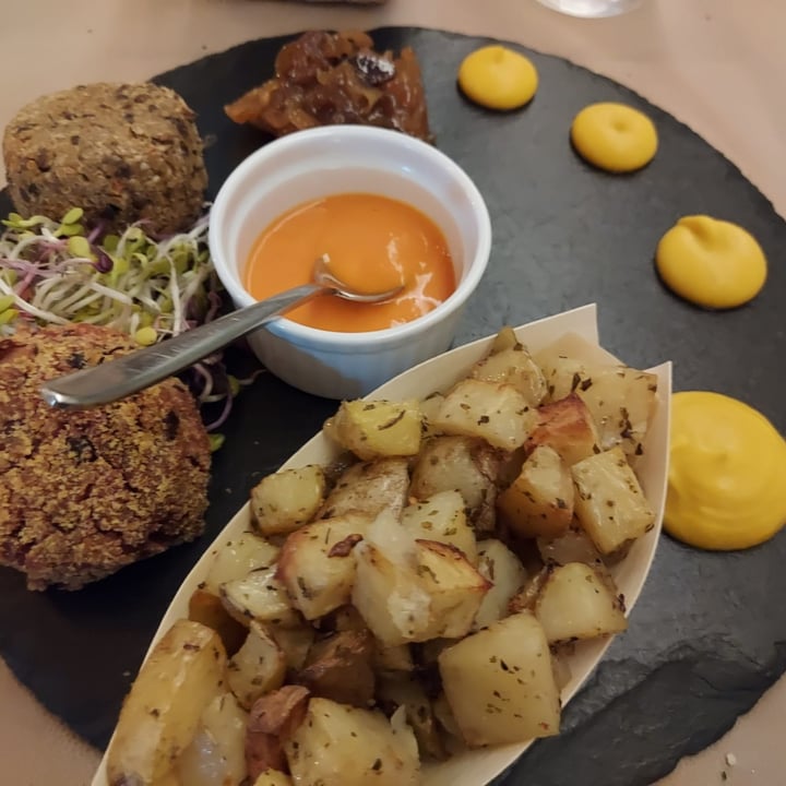 photo of Ristorante Flora Bis Burger shared by @blavinia on  26 Jun 2022 - review