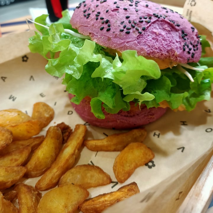 photo of Flower Burger Cherry Bomb shared by @mtn on  17 Dec 2021 - review