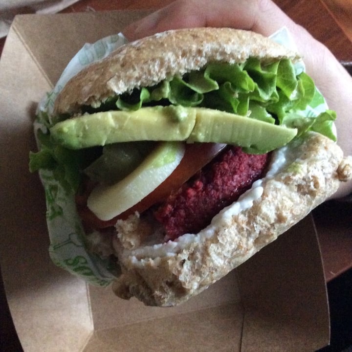 review photo of Sweetfran Tienda Sandwich De Falafel Sabor Betarraga shared by @javportals on 16 Jul 2020 - review