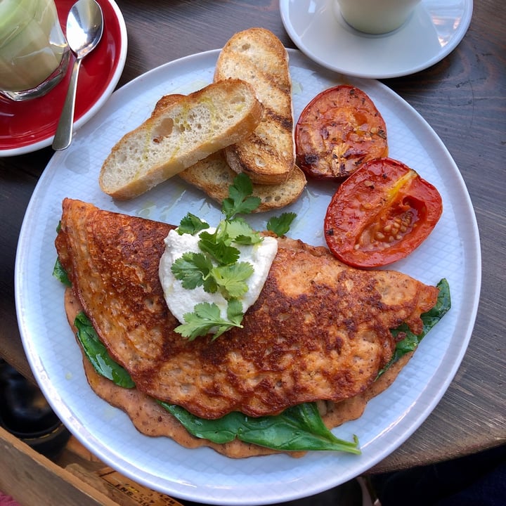 photo of Equilibrium Cafè Brvnch&Coffee Vegan Omelette shared by @izaskunquilez on  16 Dec 2020 - review