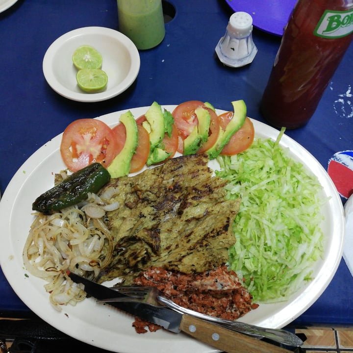 review photo of Taqueria El Veganito Quesadilla de Pollo Y Carne Asada shared by @griseldafazm on 08 Mar 2020 - review