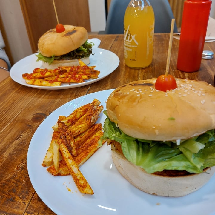 photo of Siempre viva Hamburguesa Clásica shared by @sfero on  20 Sep 2021 - review