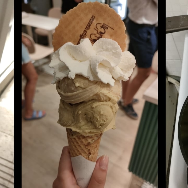 photo of La Cremosa Cremeria Artigianale Civitanova gelato al Pistacchio E Nocciola shared by @valentinavalentina on  05 Aug 2022 - review