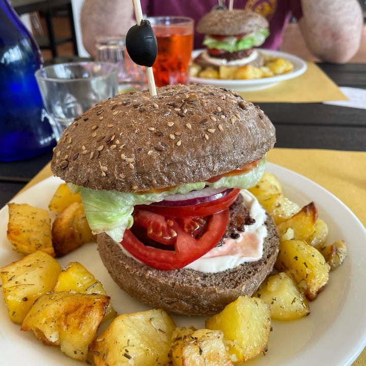 photo of Veganda Beyond Burger con patate al forno shared by @ilsoledautunno on  05 Sep 2022 - review