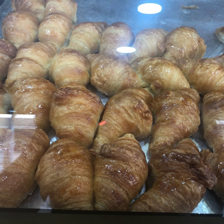 photo of CroisSants Croissant queso y jamón Vegano shared by @ursa on  07 Aug 2021 - review