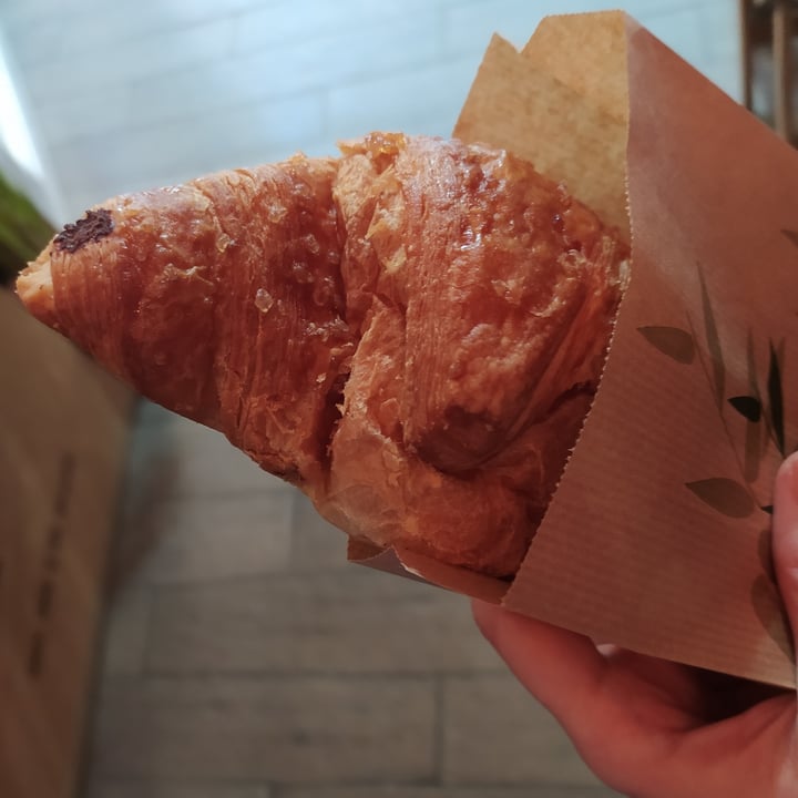 photo of Santoni - When Food is the Solution Croissant de crema shared by @teysis on  09 May 2021 - review