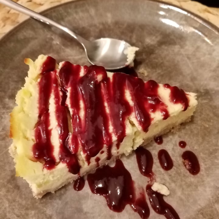 photo of ...IDEM CON PATATE cheesecake ai frutti di bosco shared by @ninan on  11 Aug 2022 - review