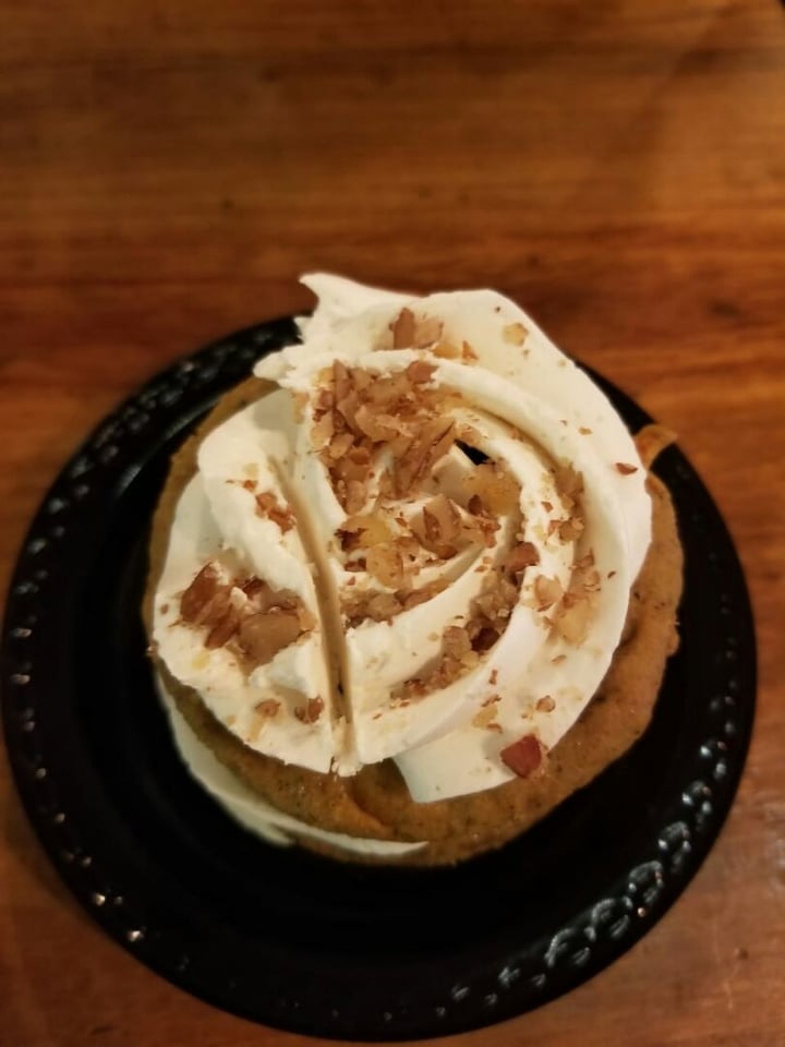 review photo of Revolucion Verde Carrot Cake shared by @solojcmtl on 27 Feb 2020 - review