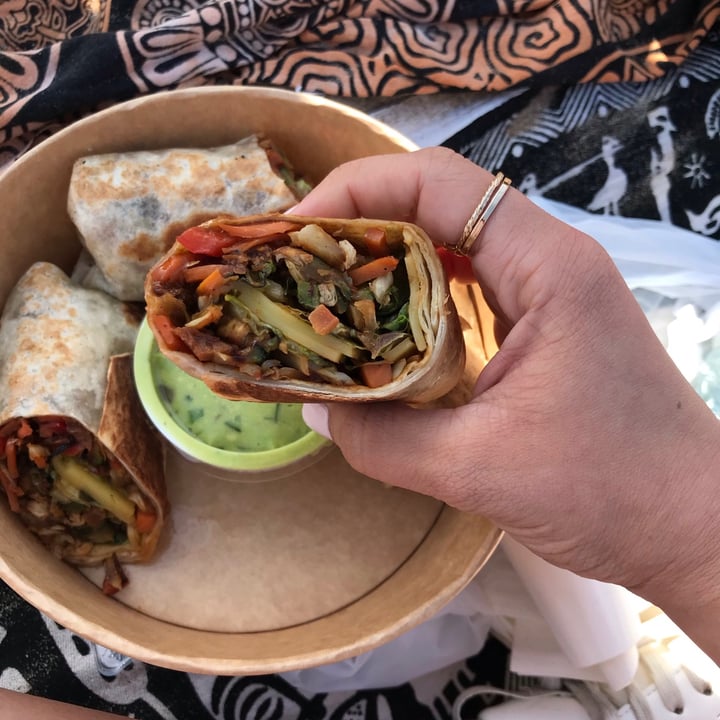 photo of Veggie Garden Maxi wrap con guacamole y queso vegano shared by @liaferreiro on  09 Apr 2021 - review