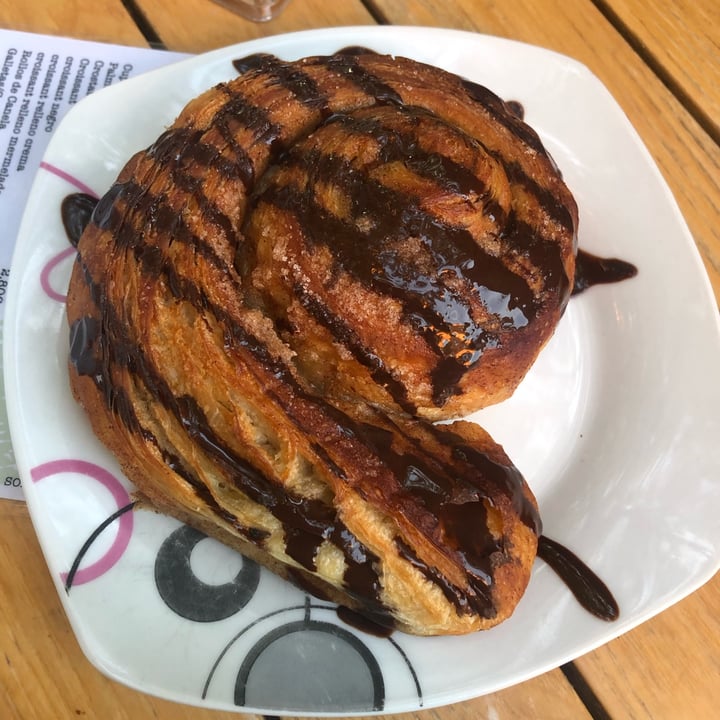 review photo of Dolce&Vegana enjoy ethically Rollito de canela shared by @marleyduerst on 15 Nov 2021 - review