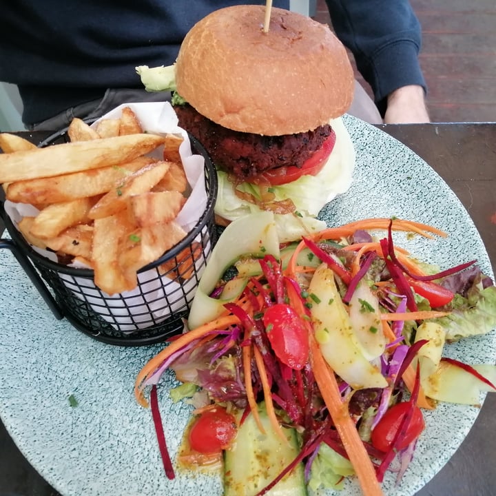 photo of Whole Earth Cafe Awesome Veggie Burger shared by @cait6 on  26 Jul 2022 - review