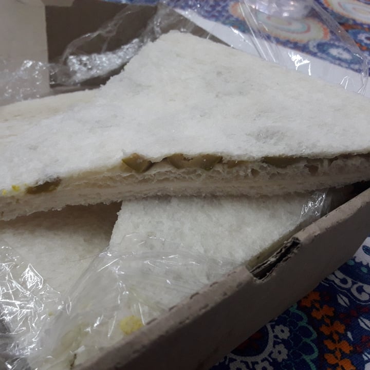 photo of Vegan Sandwich Sandwich de aceituna & queso vegetal shared by @yaam on  15 Aug 2022 - review