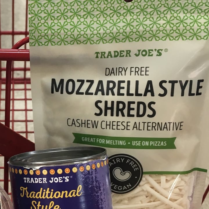 photo of Trader Joe's Dairy Free Mozzarella Style Shreds shared by @courtneykelli on  04 Sep 2021 - review