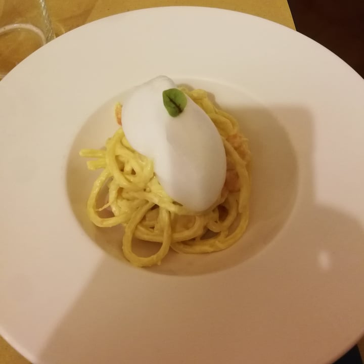 photo of Lo Fai troccoli in crema agli agrumi e curcuma, concasse di pomodoro e spuma di acquafaba shared by @markmv75 on  01 May 2022 - review