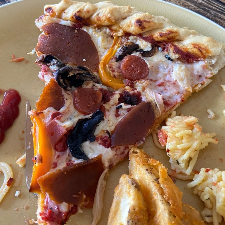 photo of Veggino's Pizza Pizza Meatlesslovers shared by @moonberodd on  26 Feb 2021 - review