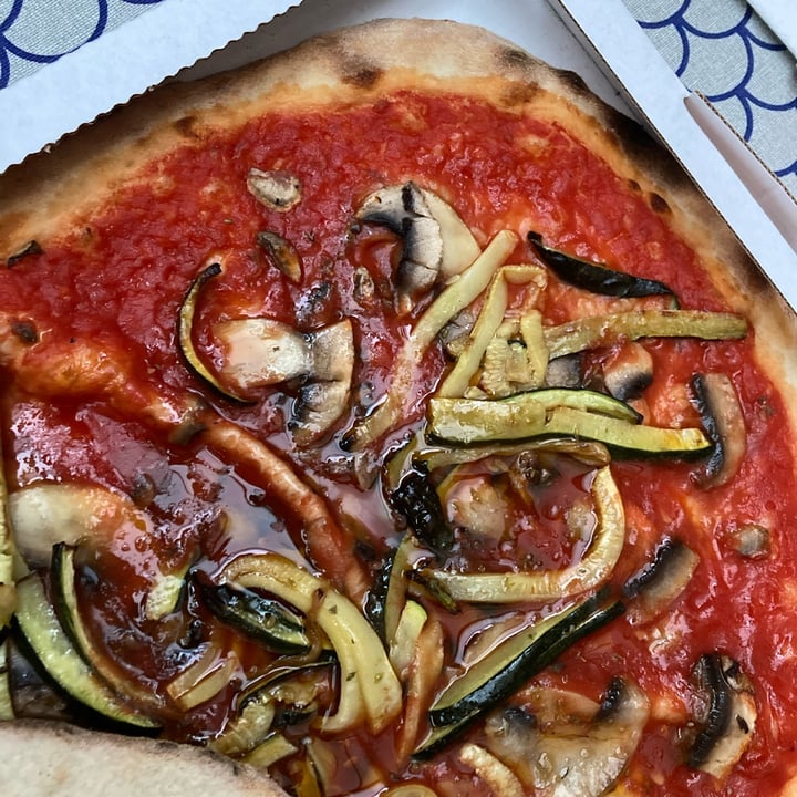 photo of Pizza Factory Marinara + Zucchine + Funghi shared by @empathika1 on  06 Jul 2022 - review