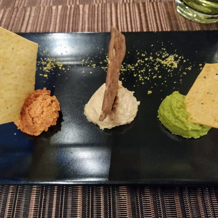photo of GingerGi Veggie-Pop restaurant Trittico di hummus shared by @lidiaaguilar on  17 May 2022 - review