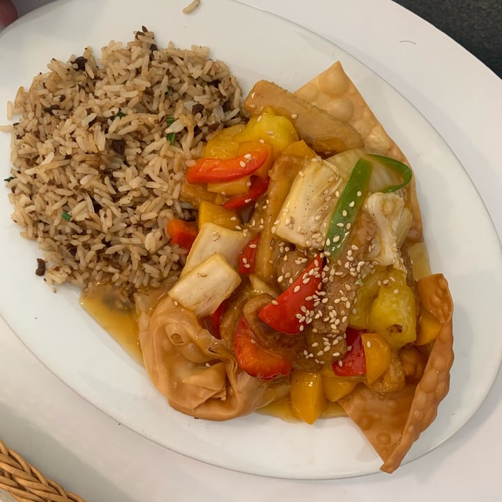 review photo of Loving Hut - Golden Food Kam-Lu Wantan shared by @andrealucia09 on 04 May 2022 - review