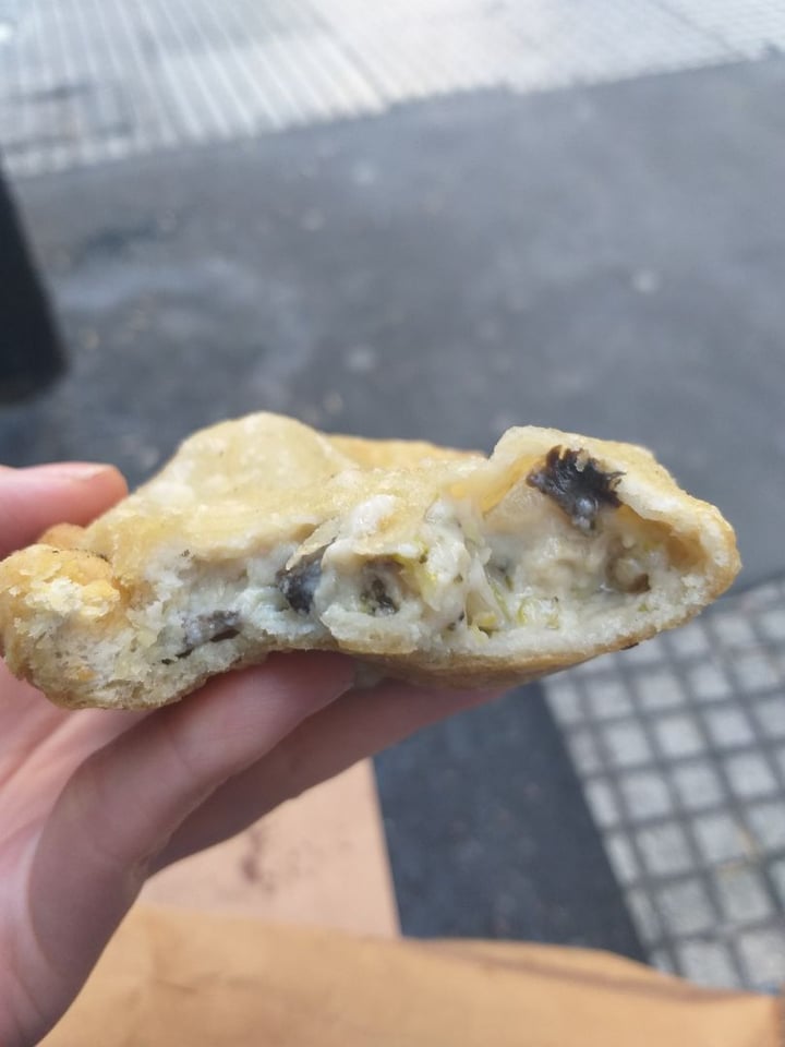 photo of Spika Lion - Tienda Vegana Mini calzone vegano shared by @beluculac on  30 Jul 2019 - review