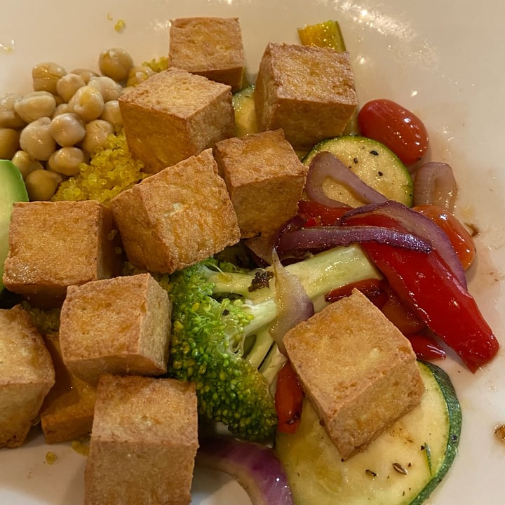 review photo of Evviva Breakfast and Lunch Tofu salad shared by @saraagarla on 16 Aug 2022 - review
