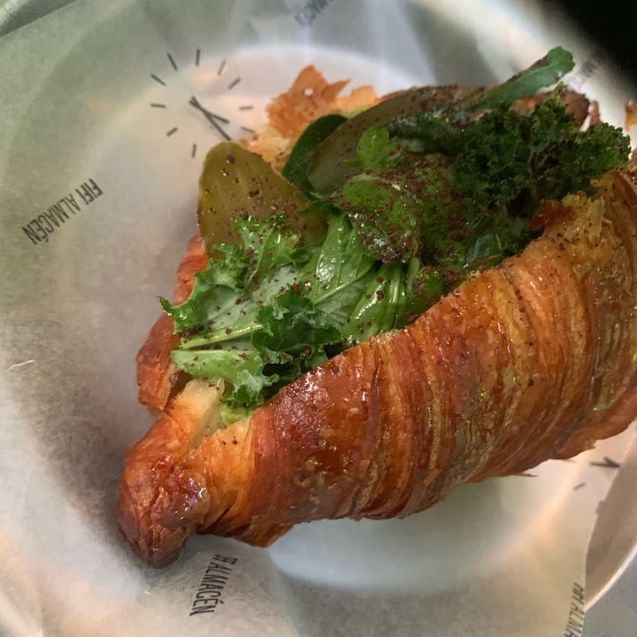 photo of Fifi Almacén Croissant Relleno Con Palta shared by @naleuem on  20 Aug 2022 - review