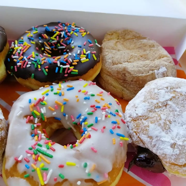 photo of Dunkin’ Donuts Boston Cream Donut shared by @veglovers on  26 Nov 2021 - review