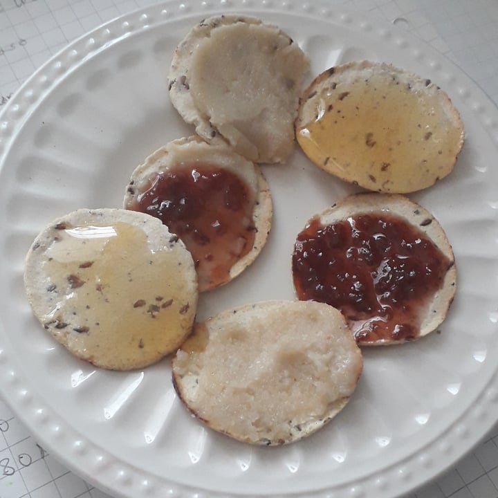 review photo of Tika Vegan Rice Crackers Amapolas & Sésamo shared by @manzanacanela on 16 Nov 2021 - review