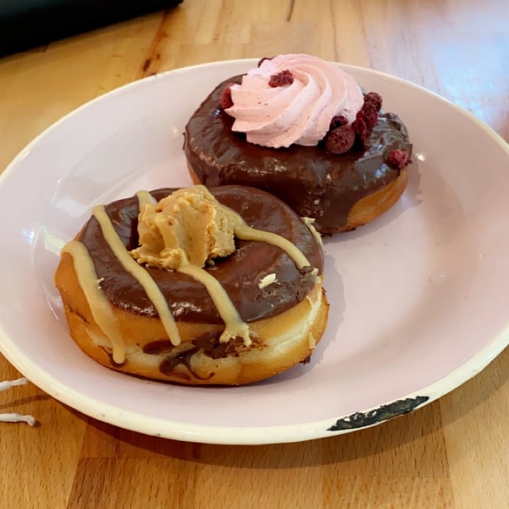 photo of Brammibal's Donuts Donut Azucarada shared by @tahneebgn on  28 Jul 2020 - review
